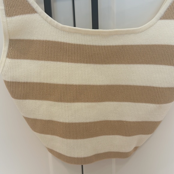 Babaton Sculpt Knit Square Neck Crop Top - Picture 2 of 6